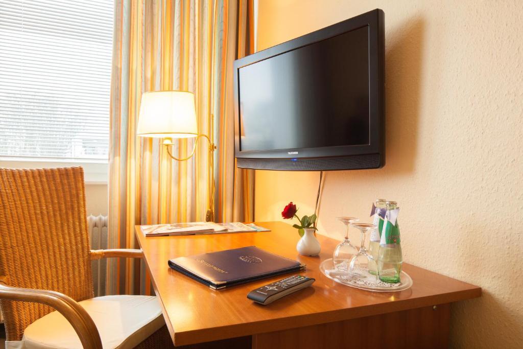 Hotel Senator Marina Ведел Екстериор снимка